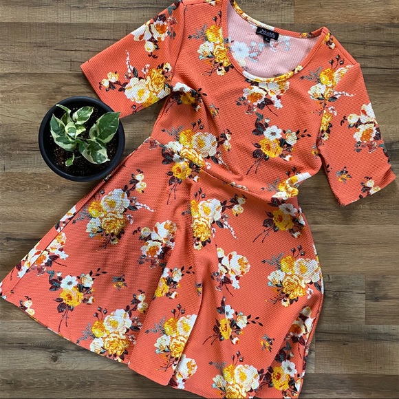 🧡Pretty Summertime Floral Dress - Picture 1 of 7